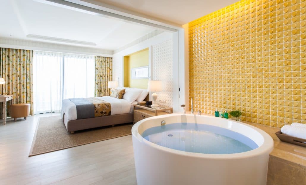 Amari Hua Hin - Bathtub in Suite